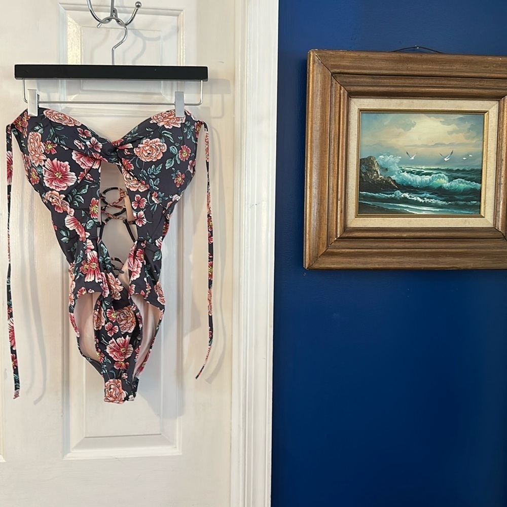 NWOT Women’s Shade & Shore Floral All Over Print Summer One Piece Swimsuit 36D